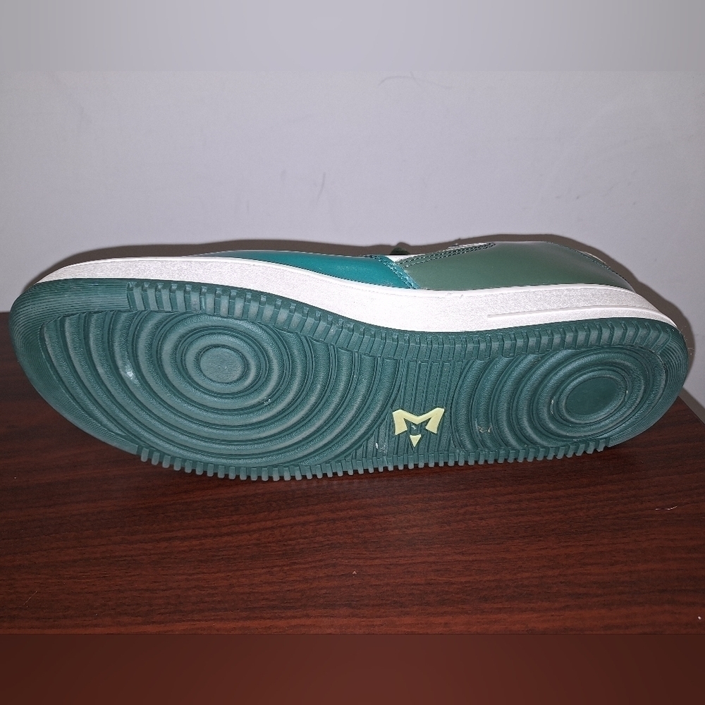 A pair of Starbury men's size 14 green sneakers. They're in excellent condition - Picture 4 of 11